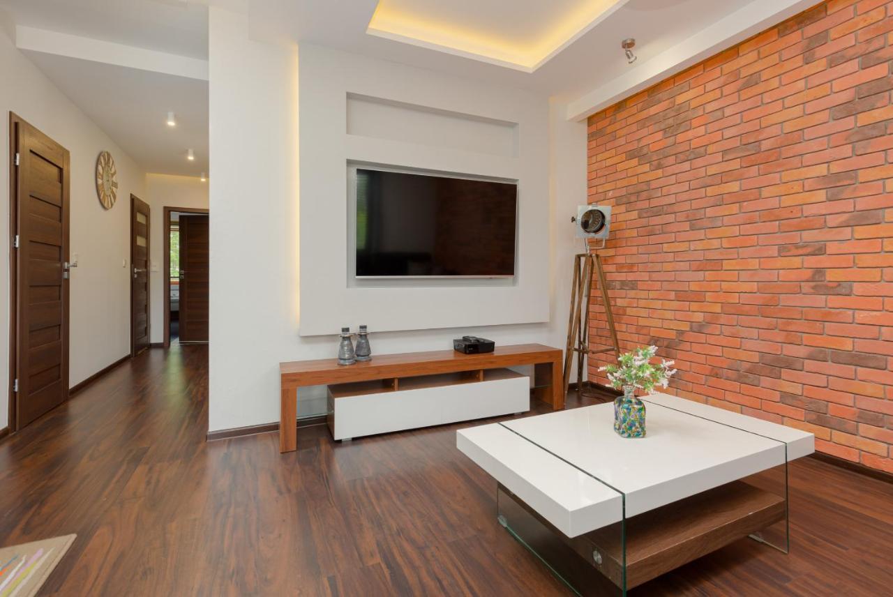 Airport Klobucka By Renters Butas